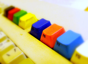 Tastatur mit farbigen F5- bis F12-Tasten