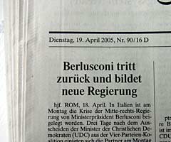 Zeitungsschlagzeile: Berlusconi tritt zurÃ¼ck und bildet neue Regierung